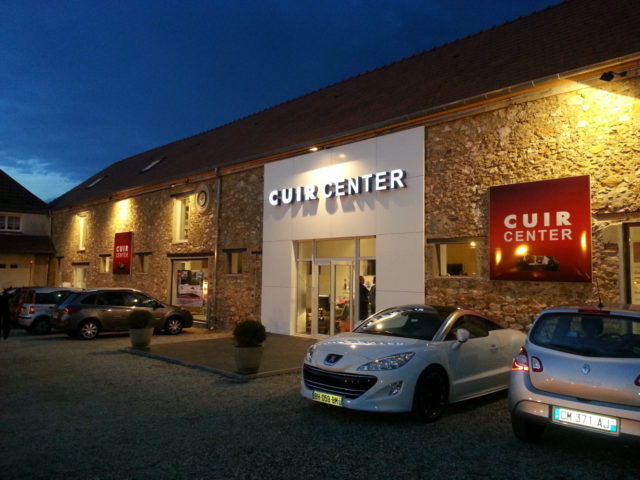 CUIR CENTER - Marne la Vallée - Lettres en découpe éclairées